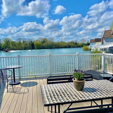 Cotswolds Lakeside Lodge - Nesbitt'S Nest South Cerney Exteriör bild