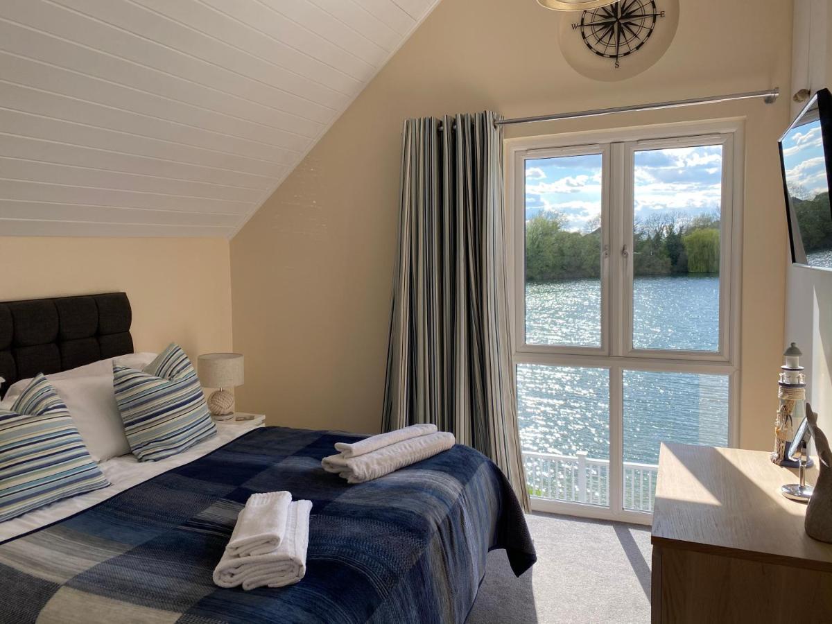 Cotswolds Lakeside Lodge - Nesbitt'S Nest South Cerney Exteriör bild