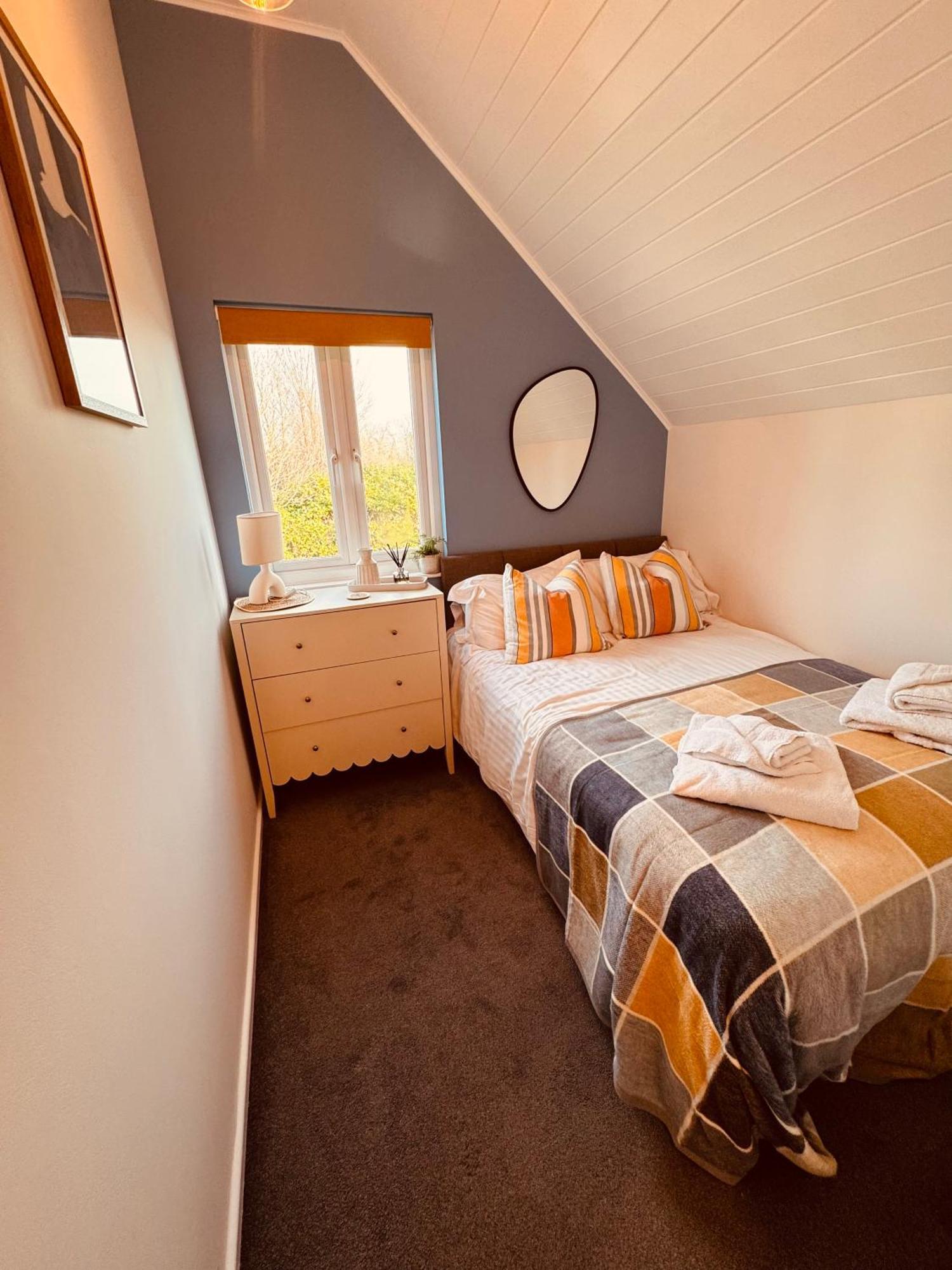 Cotswolds Lakeside Lodge - Nesbitt'S Nest South Cerney Exteriör bild